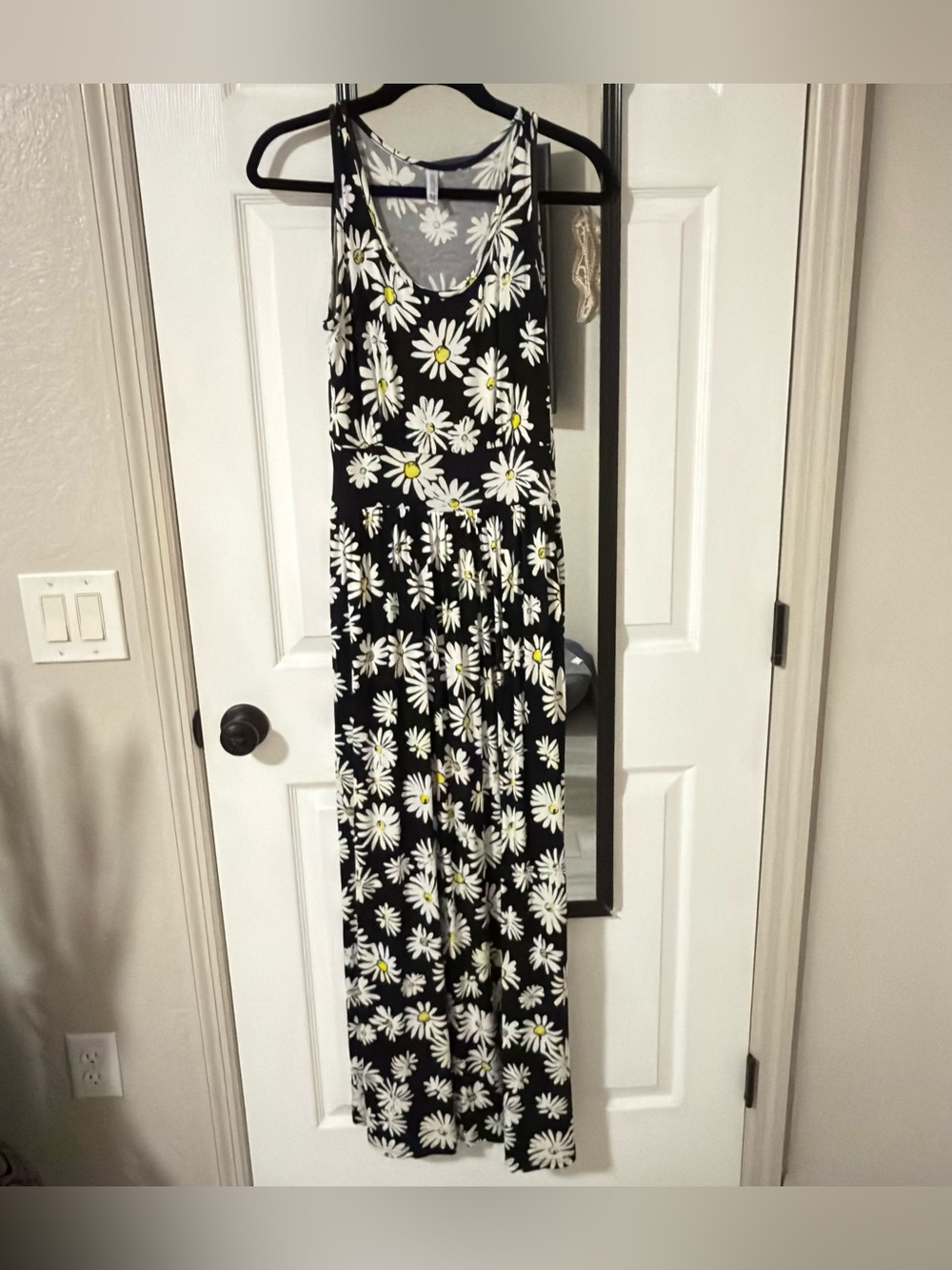 Black Daisy Print Maxi Dress - Sleeveless Summer Style